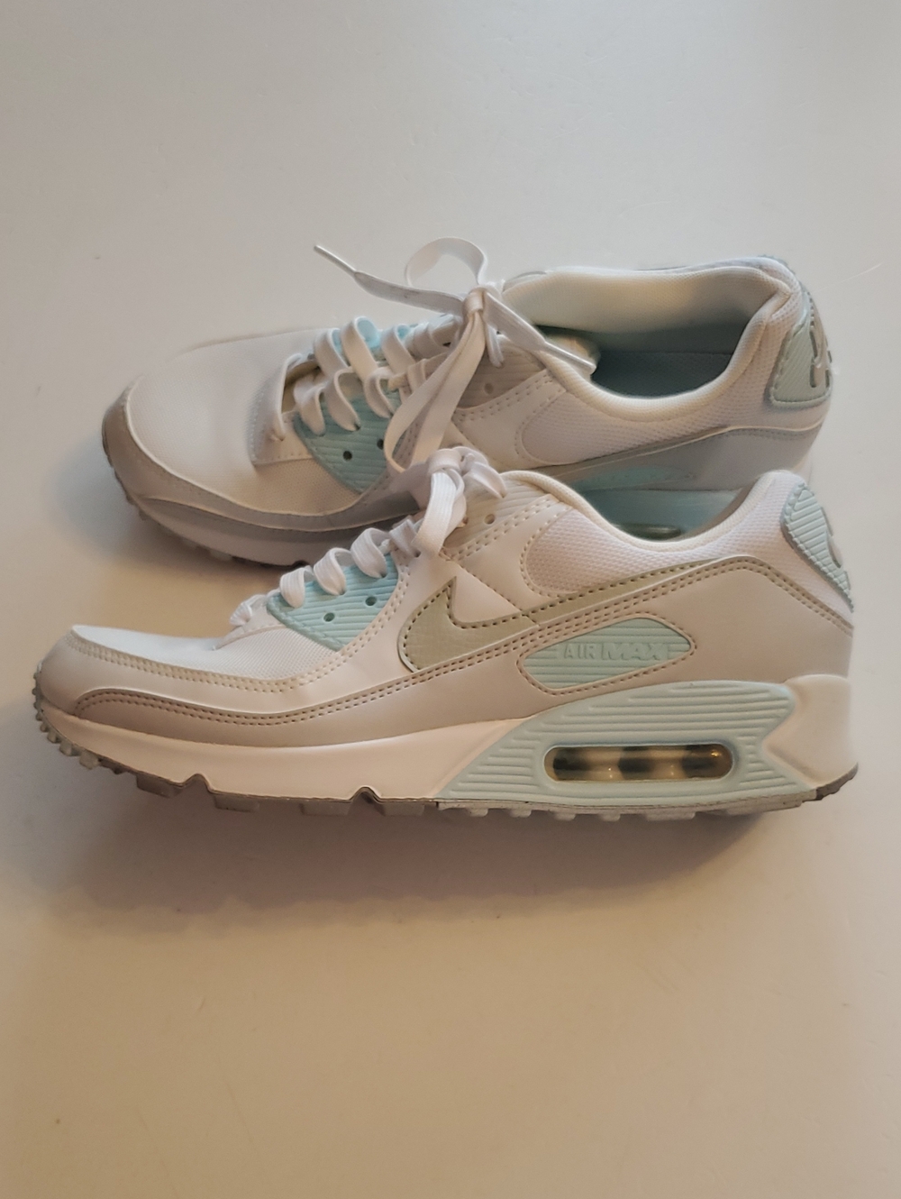 Nike Womens Air Max 90 Sneakers - White & Light Blue Size 9.